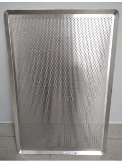 Противень перфорированный 600х400х10 мм. 4 борта под углом 45 градусов. Углы не срезаны Противень перфорированный 600х400х10 мм. 4 борта под углом 45 градусов. Углы не срезаны